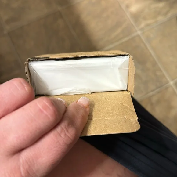 International universal travel adapter - Picture 5 of 5